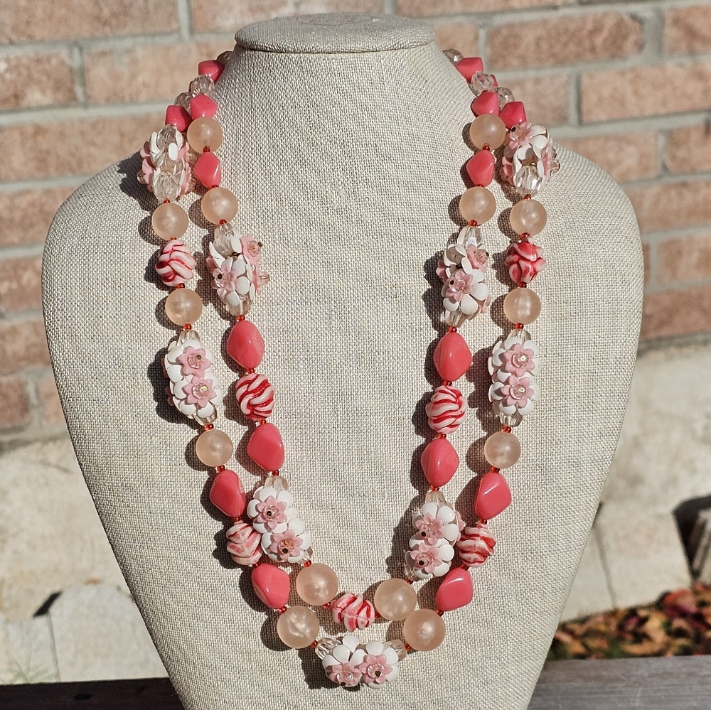 Vtg. 50's made in Austria floral beaded necklace